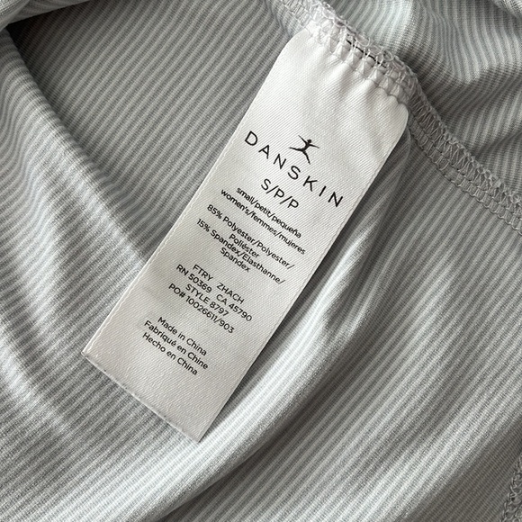 “Danskin-Women’s workout shirt size small” - Picture 4 of 7